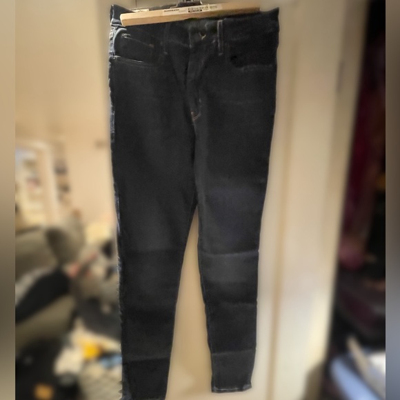 Levi’s 721 High Rise Skinny — Dark Wash - Picture 3 of 3